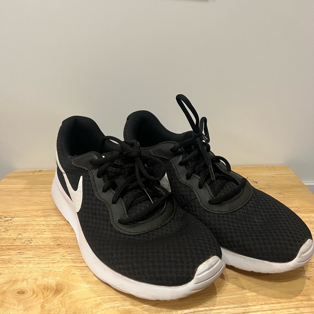 Men’s Black and White Nike Tanjun Sneakers